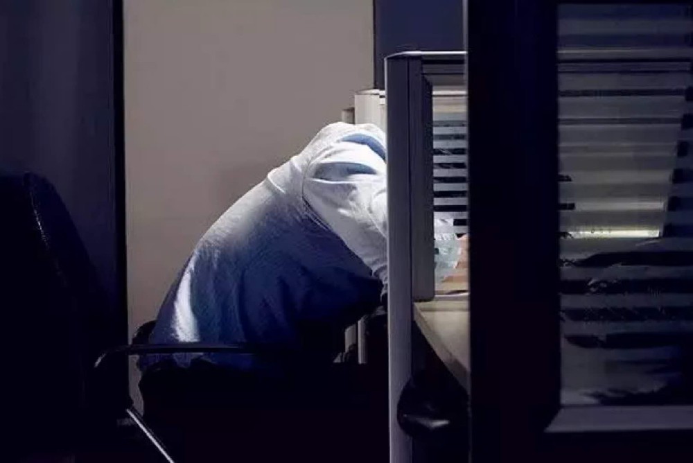 那些拿命换钱的年轻人，换着换着就死了